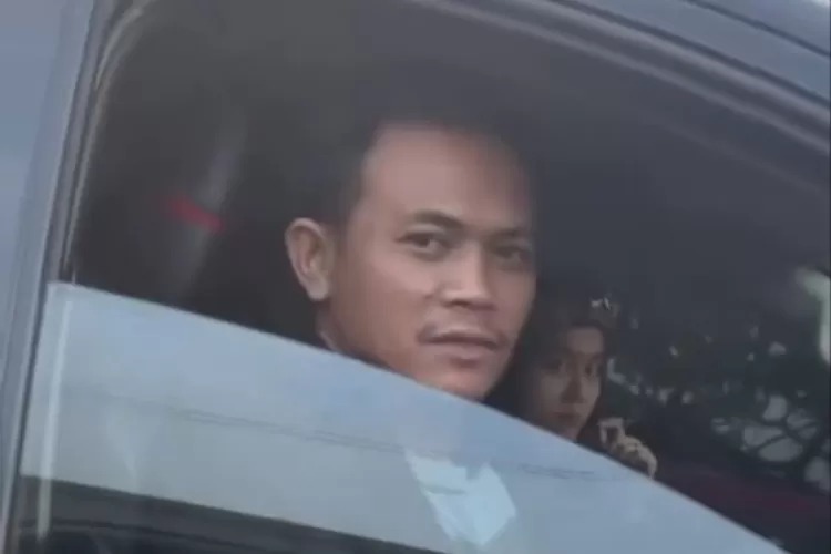 Mobil Pelat Polisi Bunyikan “Tot Tot Wuk Wuk” di Tengah Macet, Sopir Ngamuk Saat Direkam